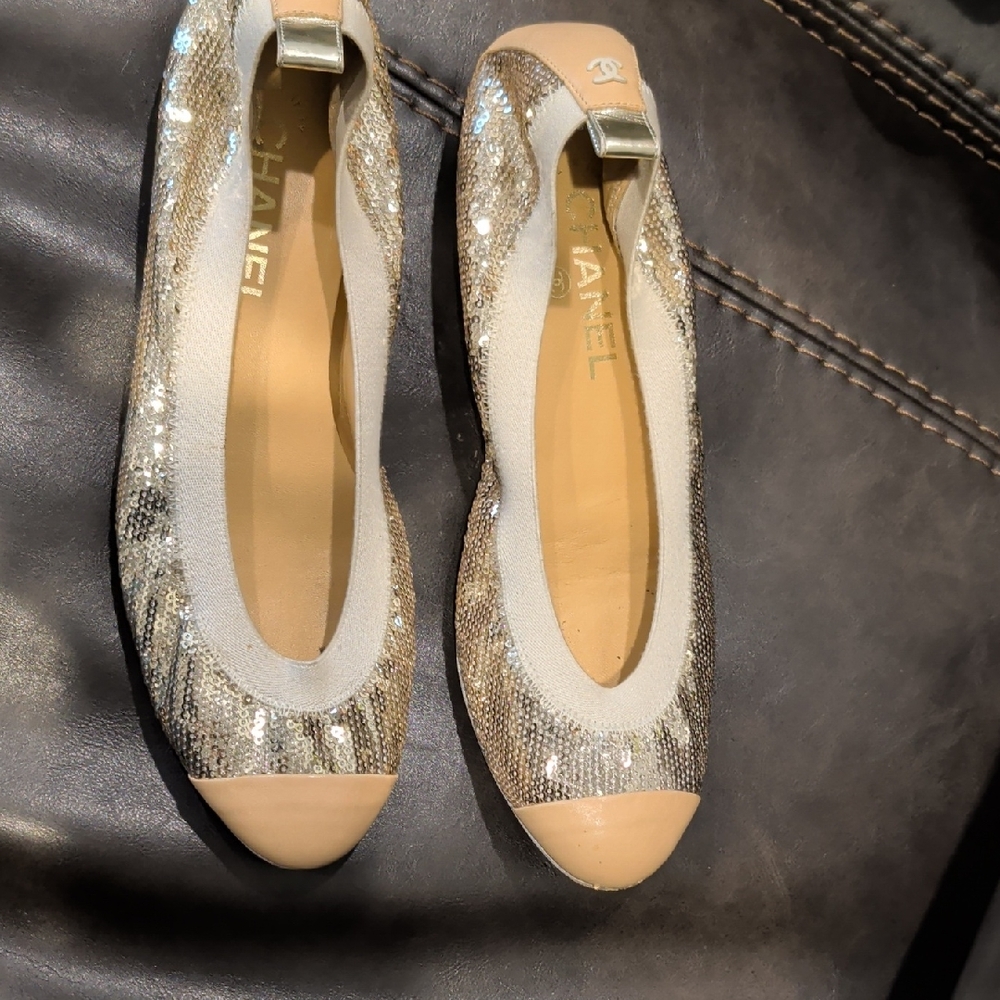 CHANEL Women's Sequin Flats - Silver and Beige